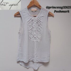 𝓵𝓸𝓼𝓽 𝓪𝓹𝓻𝓲𝓵 White Blouse M